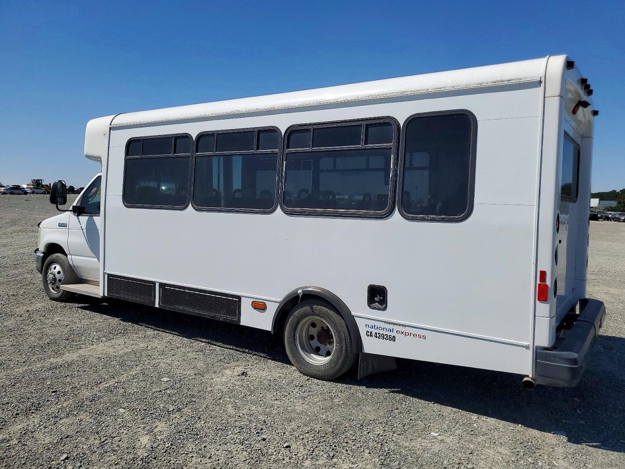 Ford Econoline E450 Super Duty Cutaway Van