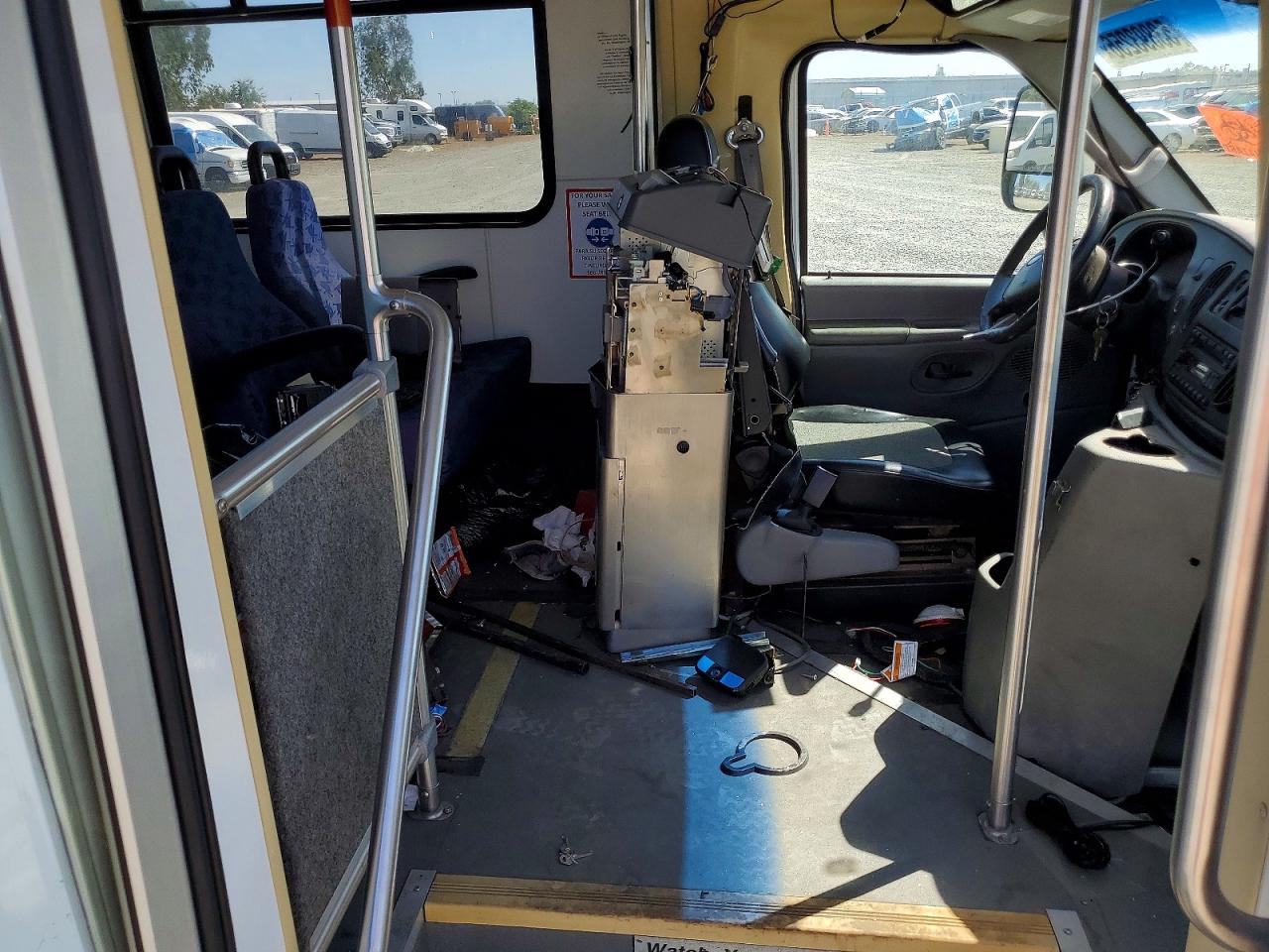 Ford Econoline E450 Super Duty Cutaway Van