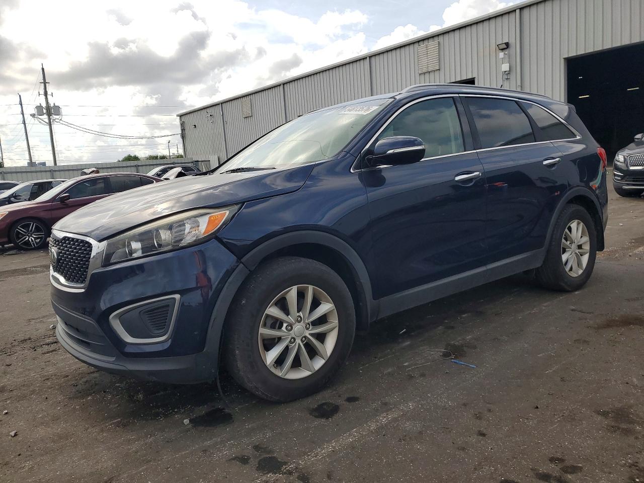 Salvage Kia Sorento Image