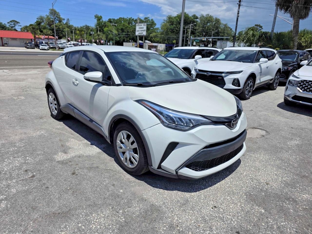 Salvage Toyota C-hr Le Image