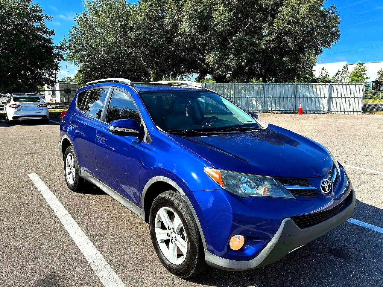 Salvage Toyota RAV4 Image