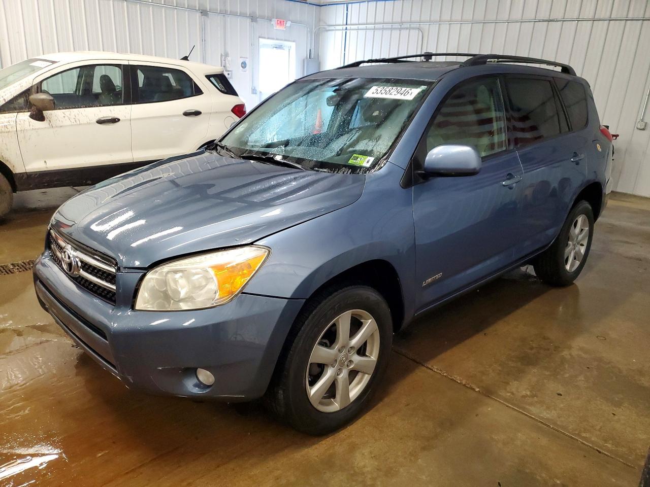 Salvage Toyota RAV4 Image