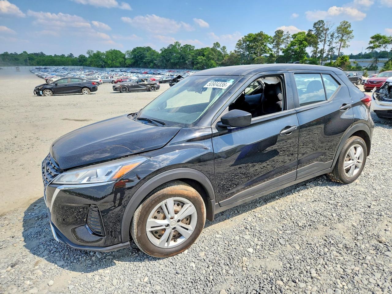 Salvage Nissan Kicks Image