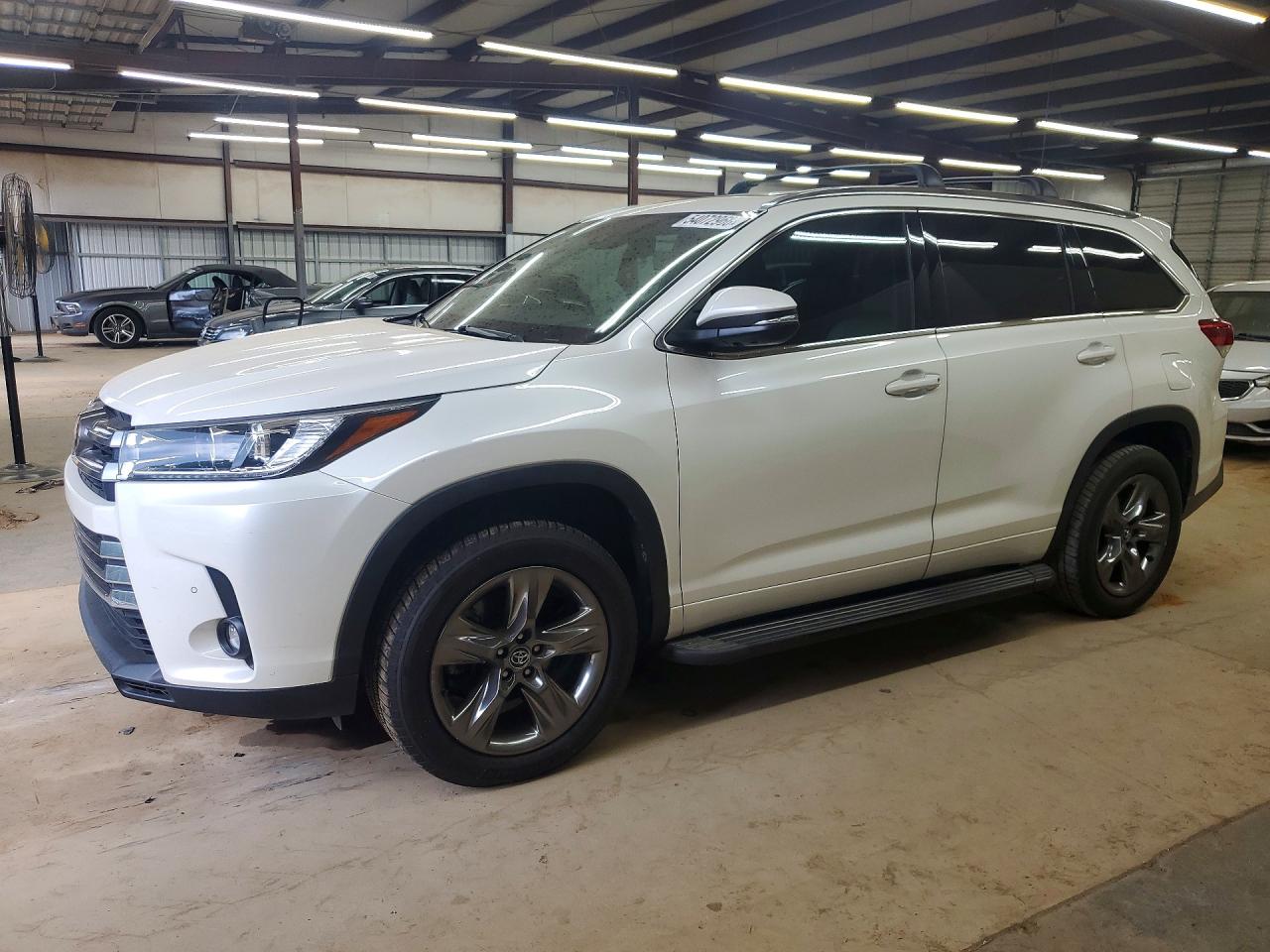 Salvage Toyota Highlander Image
