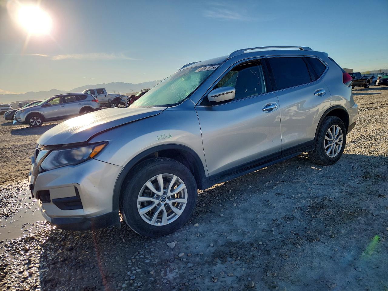 Salvage Nissan Rogue Image