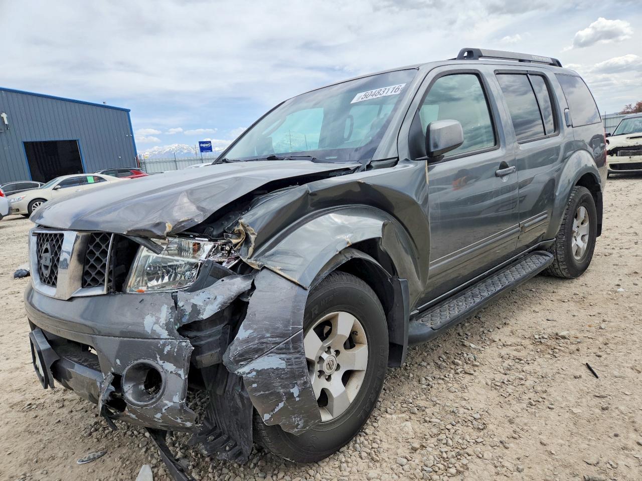 Salvage Nissan Pathfinder Image