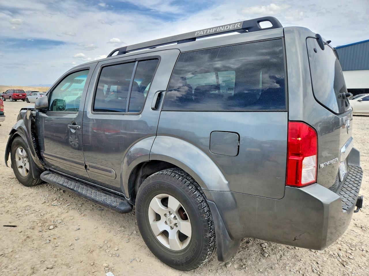 Nissan Pathfinder S