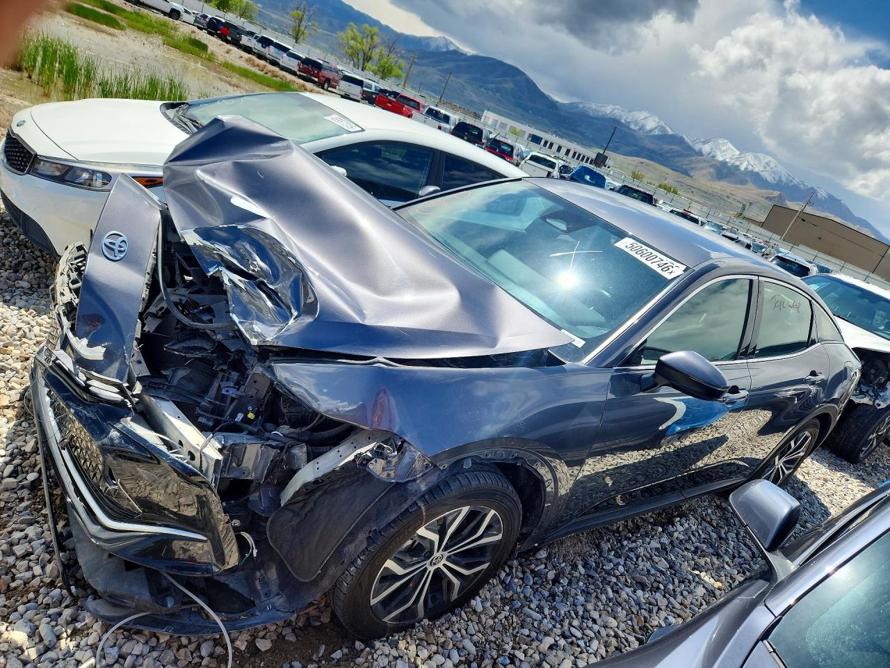 Salvage Toyota Crown Xle Image