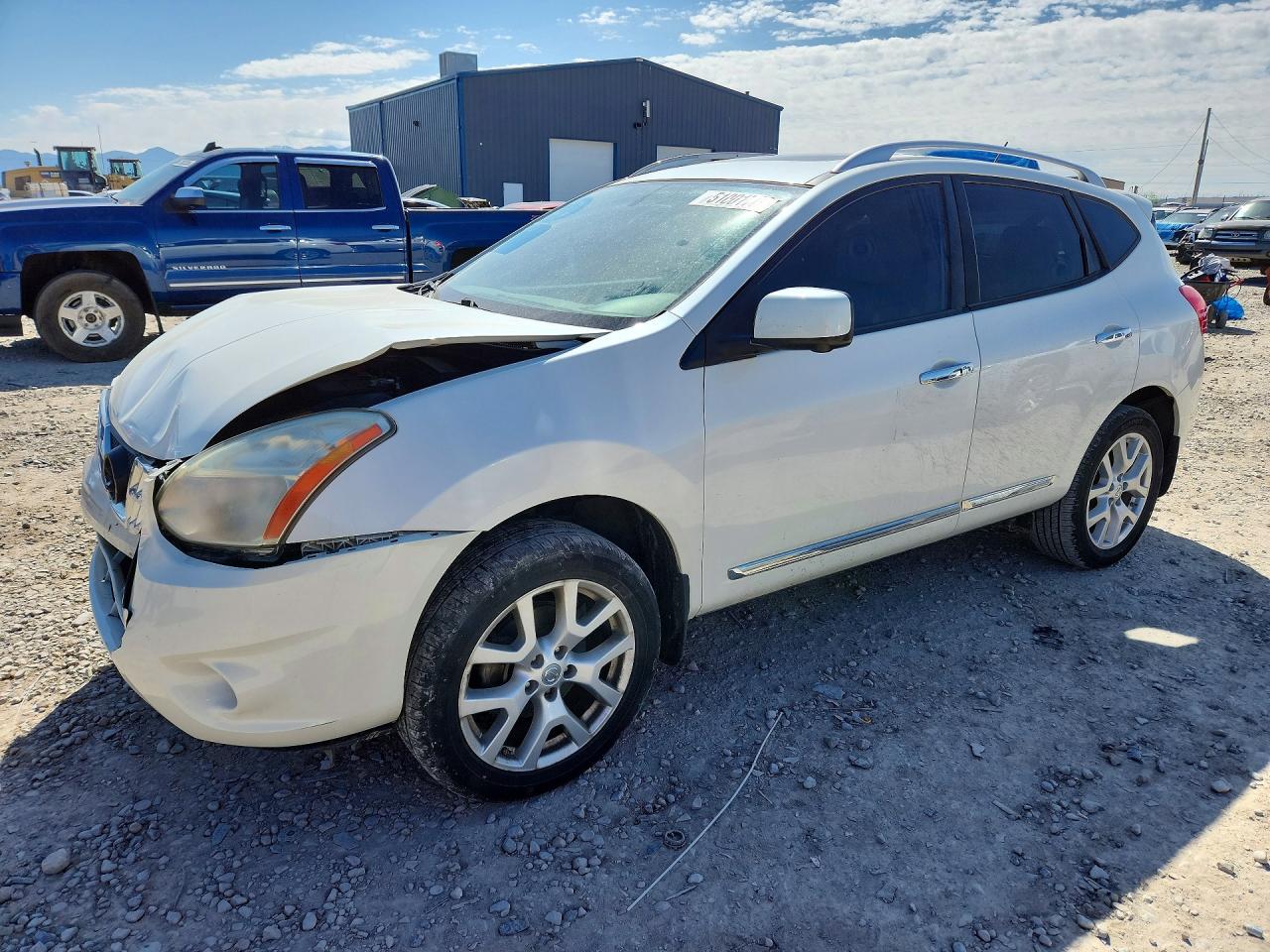 Salvage Nissan Rogue Image