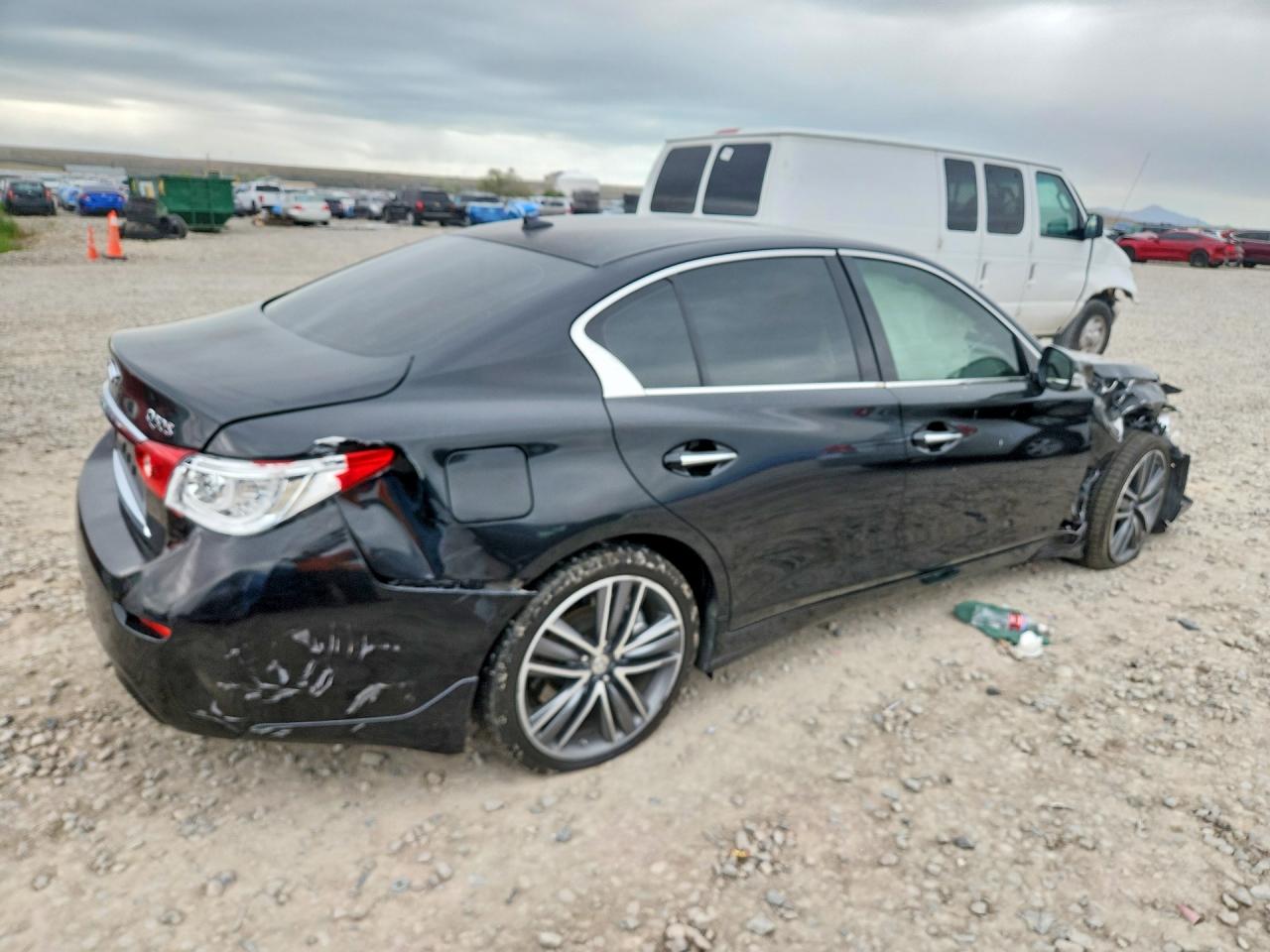 INFINITI Q50 3.0t S 3.0t Sport