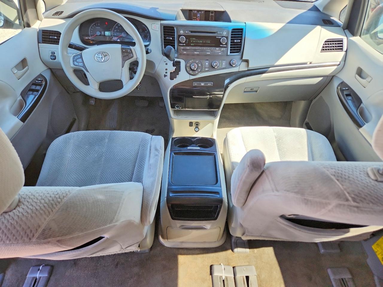 Toyota Sienna Le