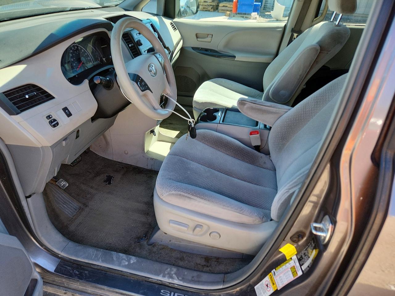 Toyota Sienna Le