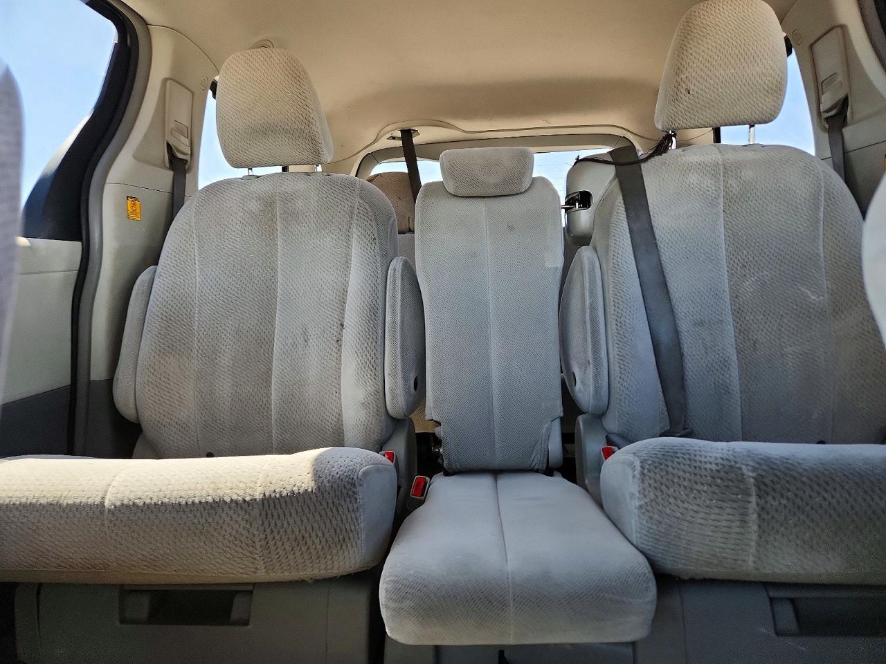 Toyota Sienna Le