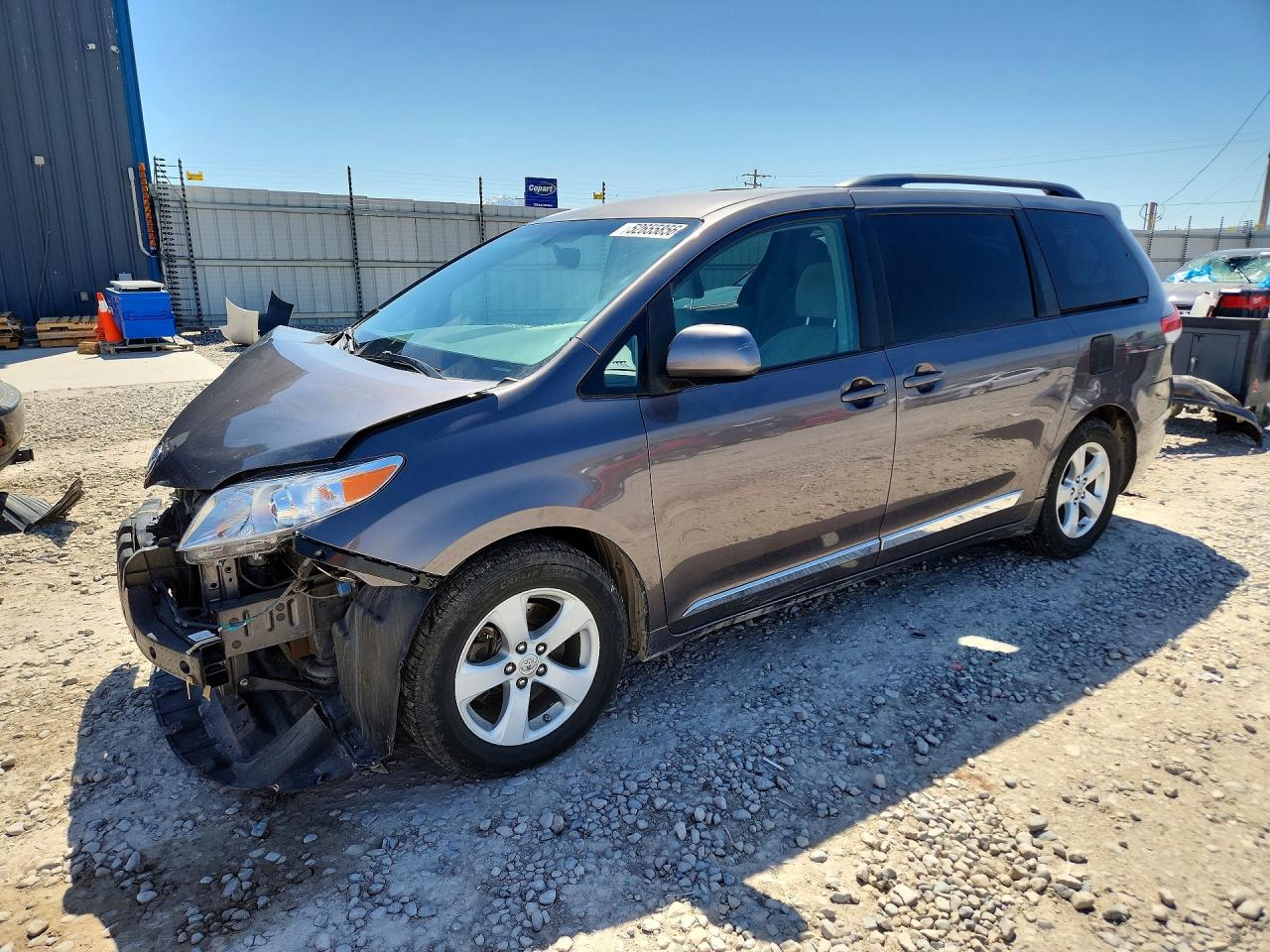 Salvage Toyota Sienna Image