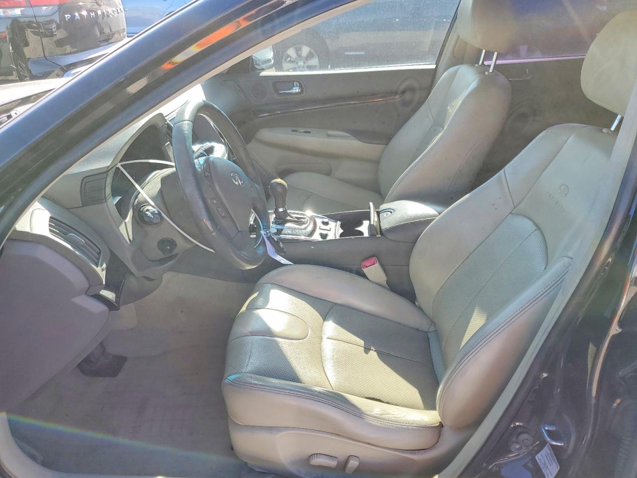 INFINITI G37 X