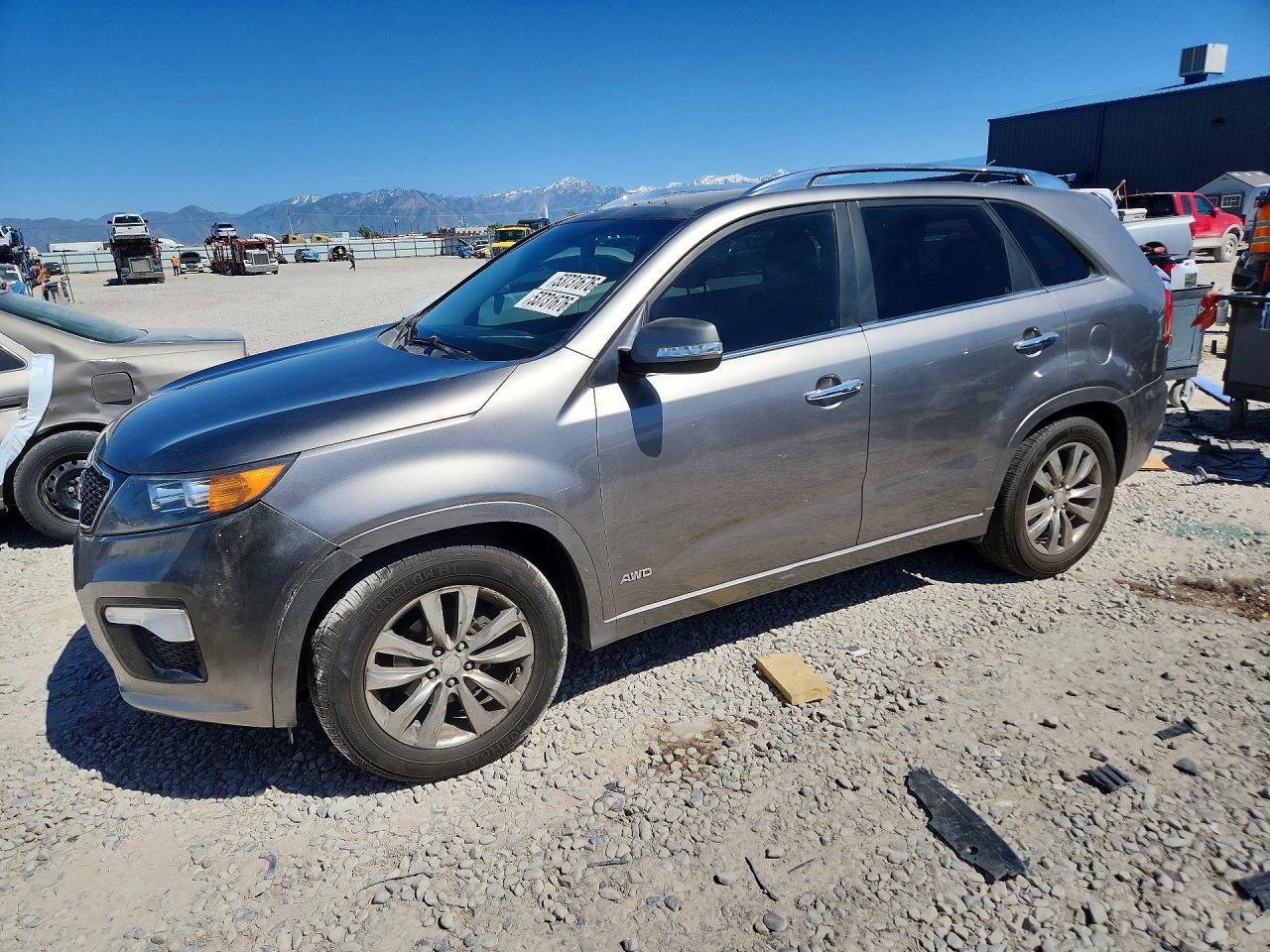 Salvage Kia Sorento Image