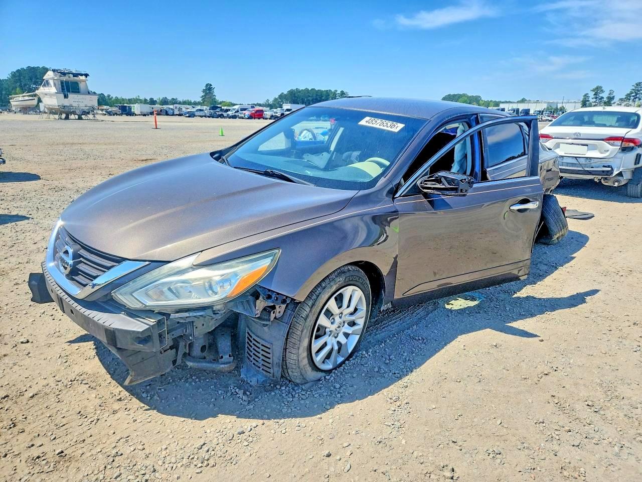Salvage Nissan Altima Image