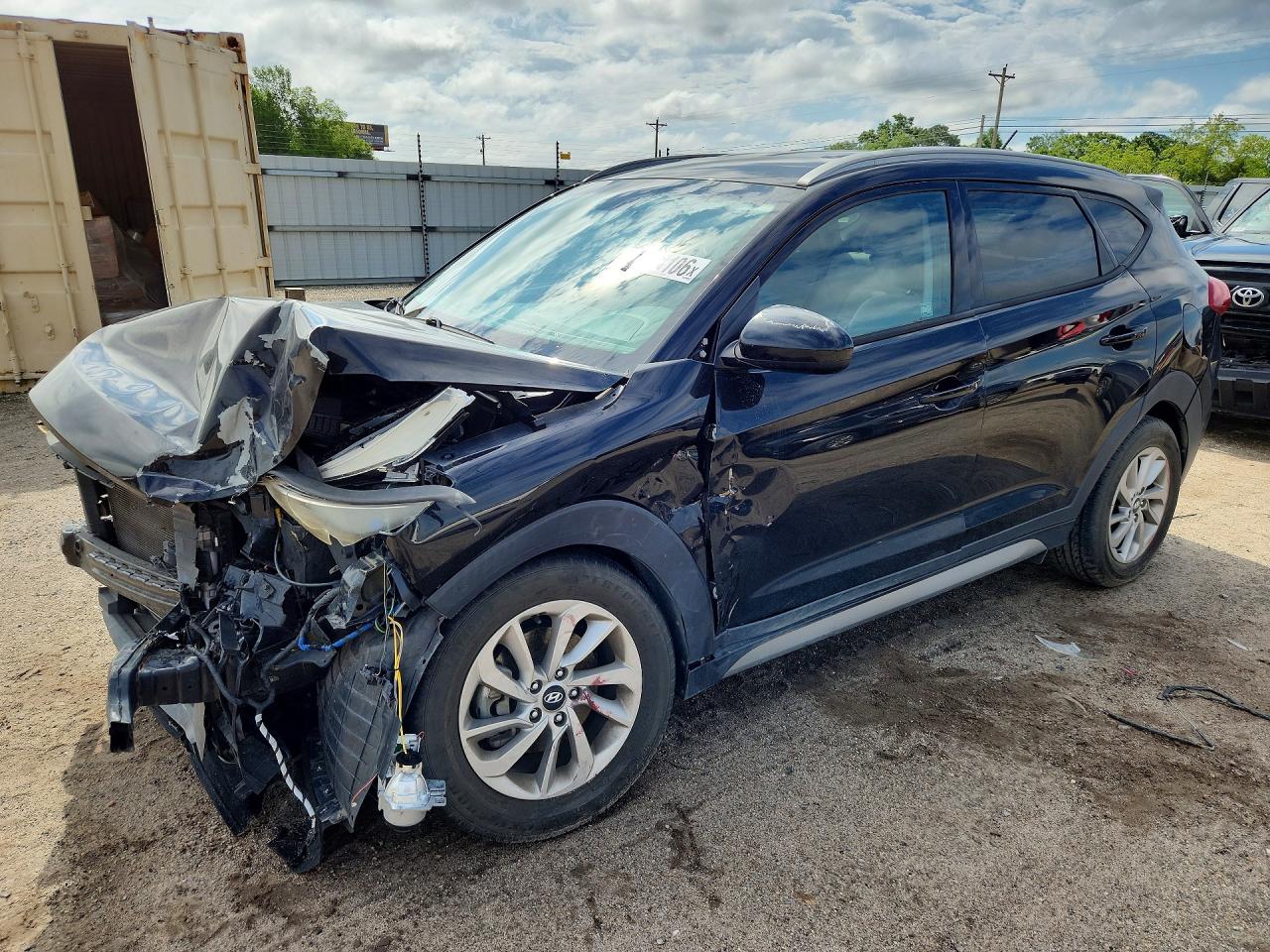 Salvage Hyundai TUCSON Image
