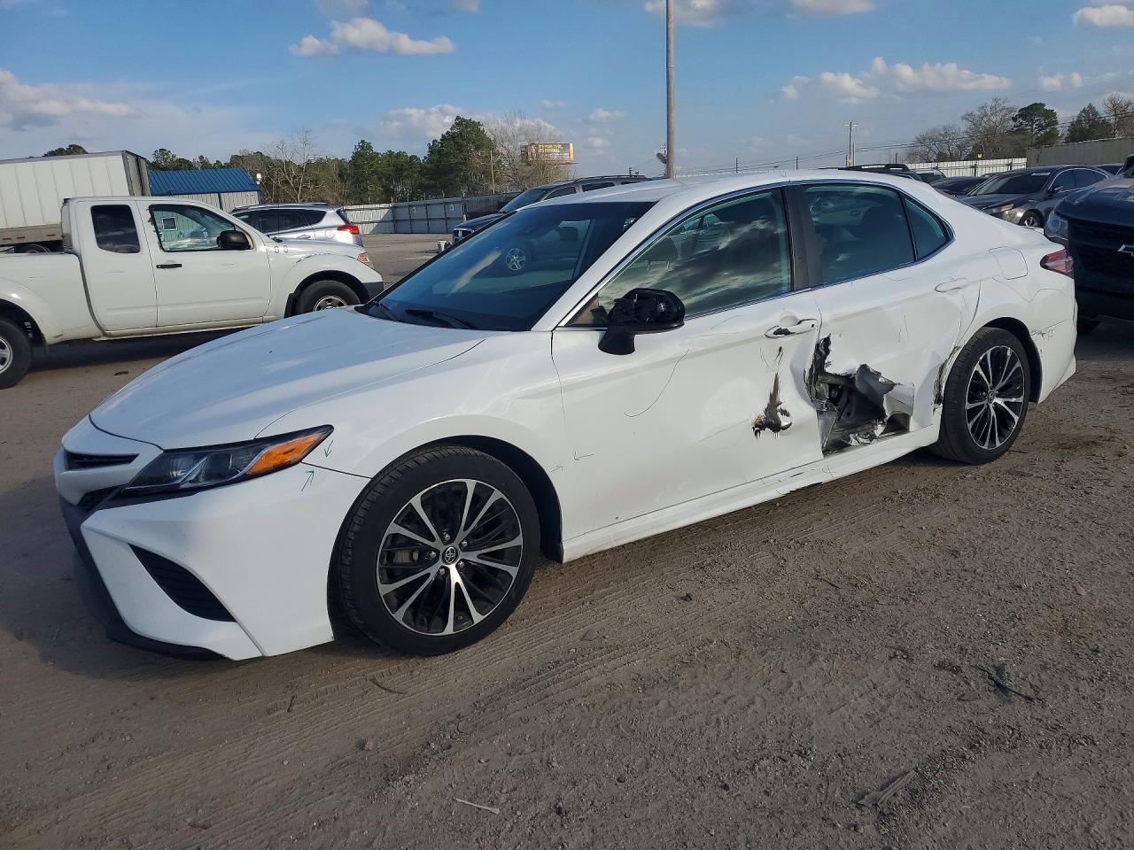 Salvage Toyota Camry Image