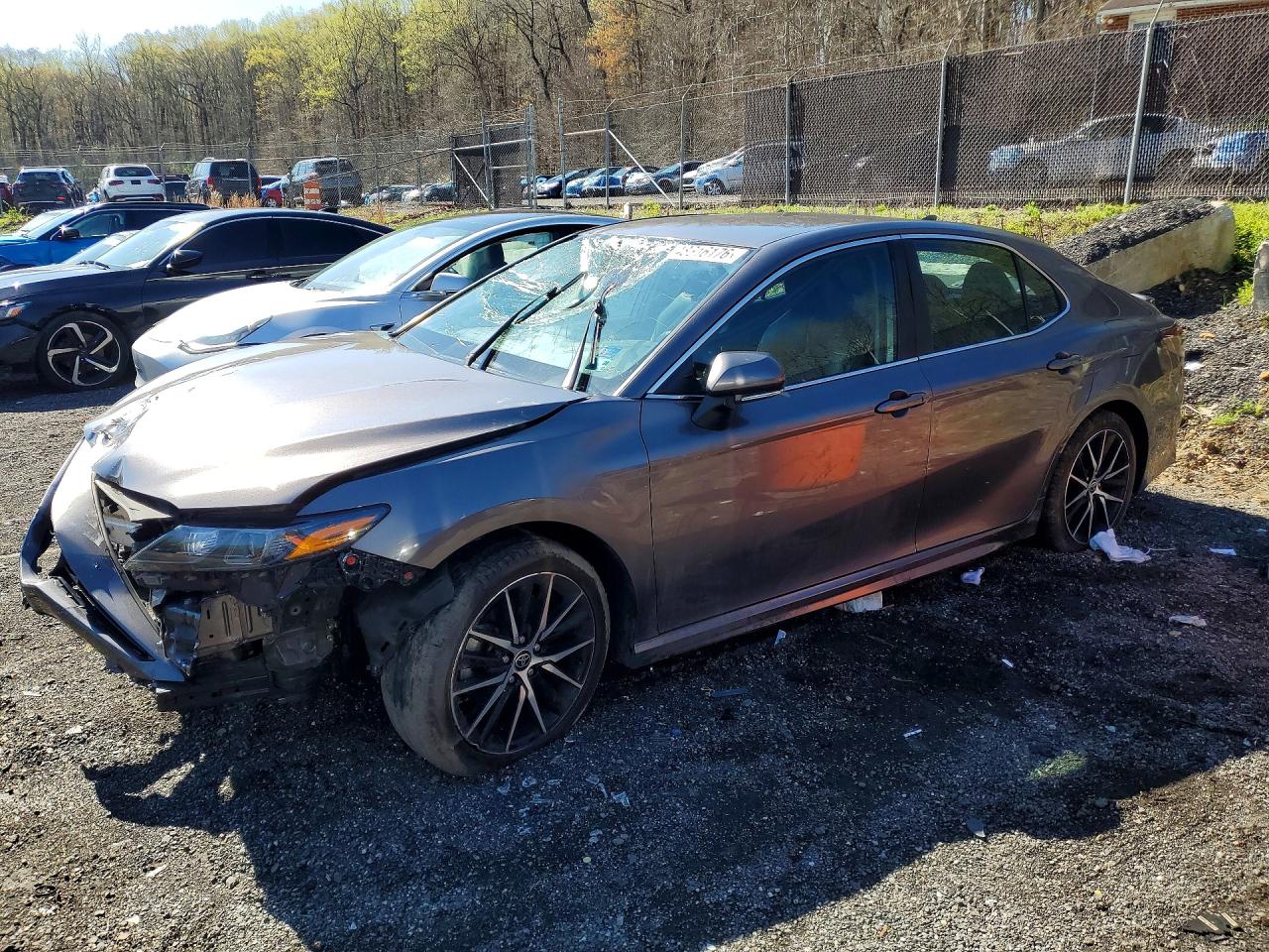 Salvage Toyota Camry Image
