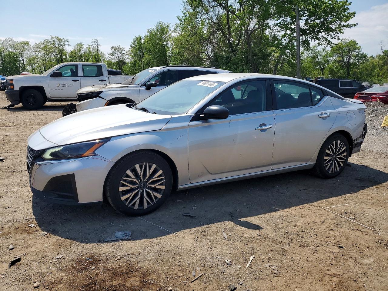 Salvage Nissan Altima Image