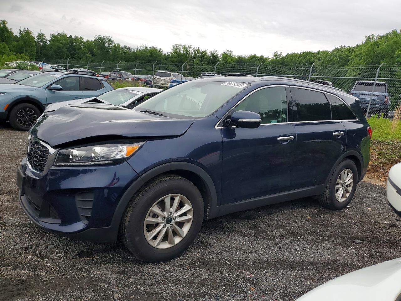 Salvage Kia Sorento Image
