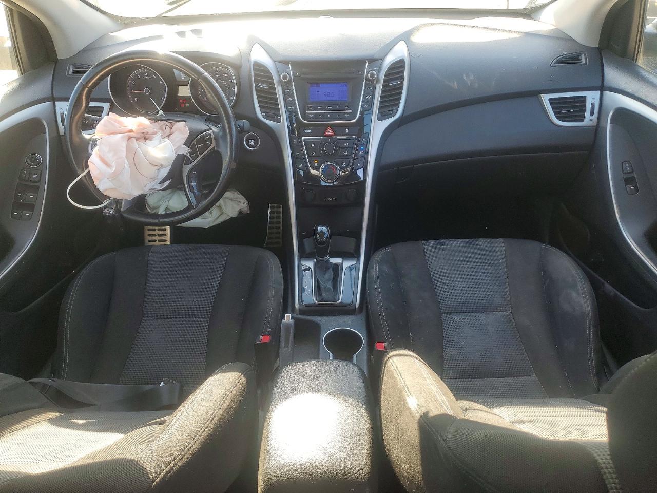 Hyundai ELANTRA Base