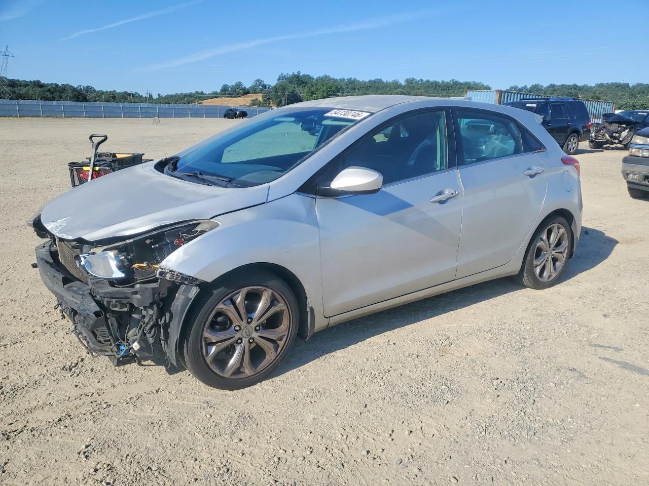 Salvage Hyundai ELANTRA Image