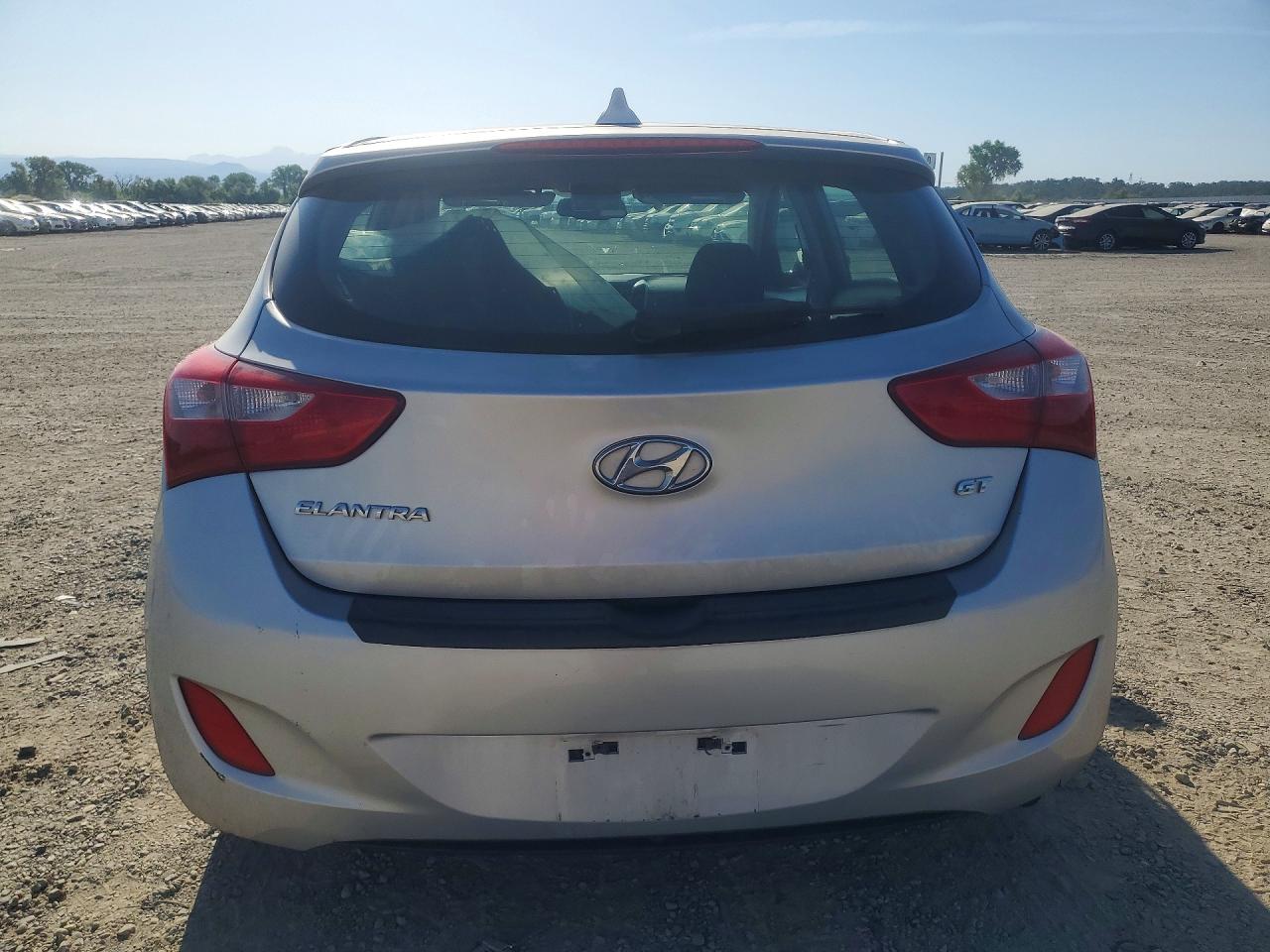 Hyundai ELANTRA Base