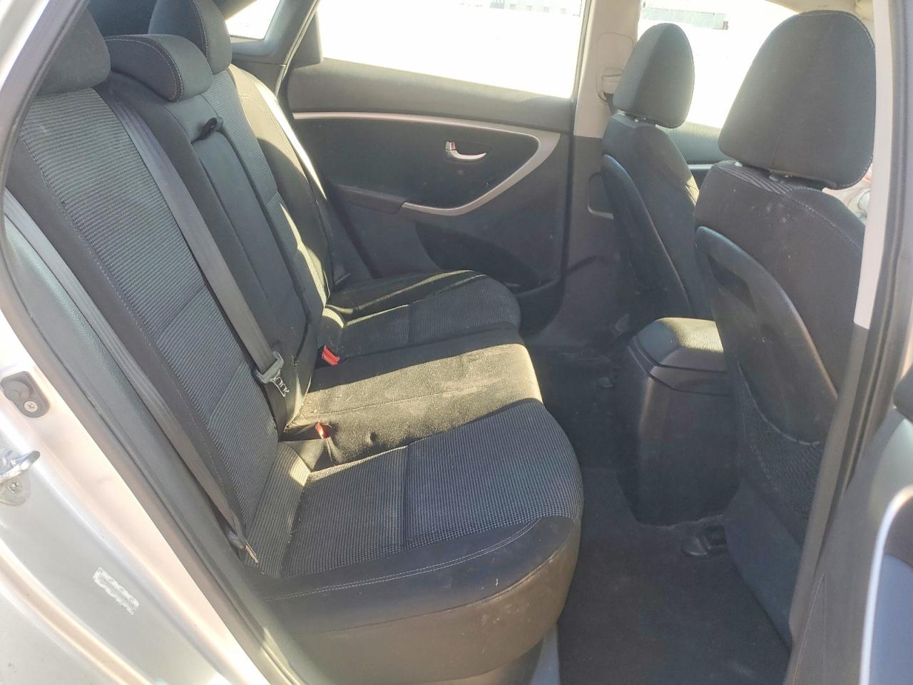 Hyundai ELANTRA Base