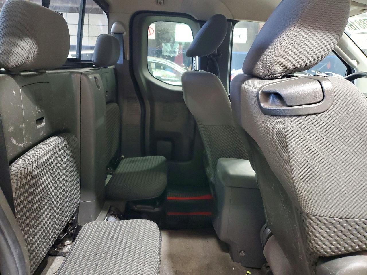 Nissan Frontier Sv V6
