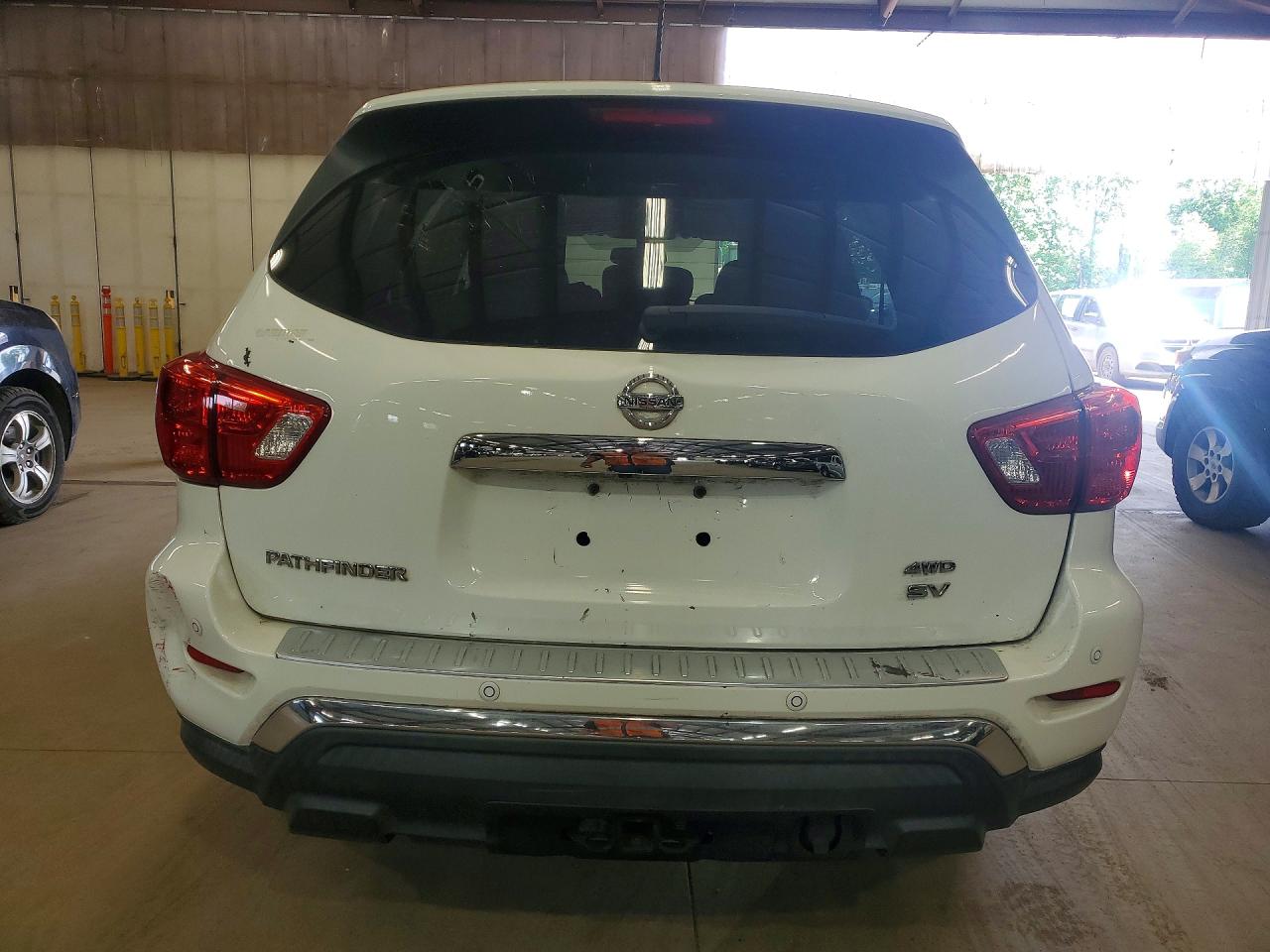 Nissan Pathfinder Sv