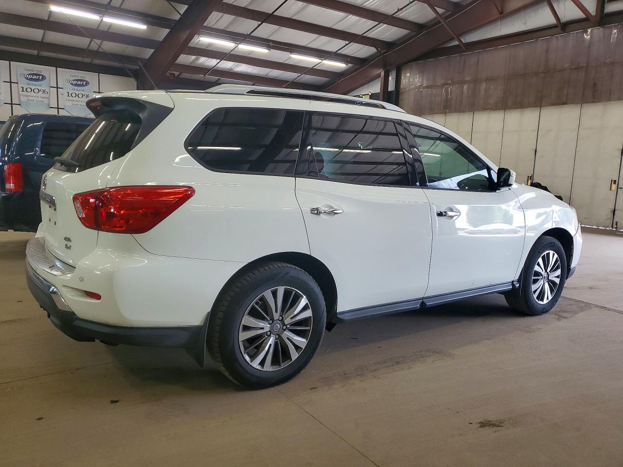 Nissan Pathfinder Sv