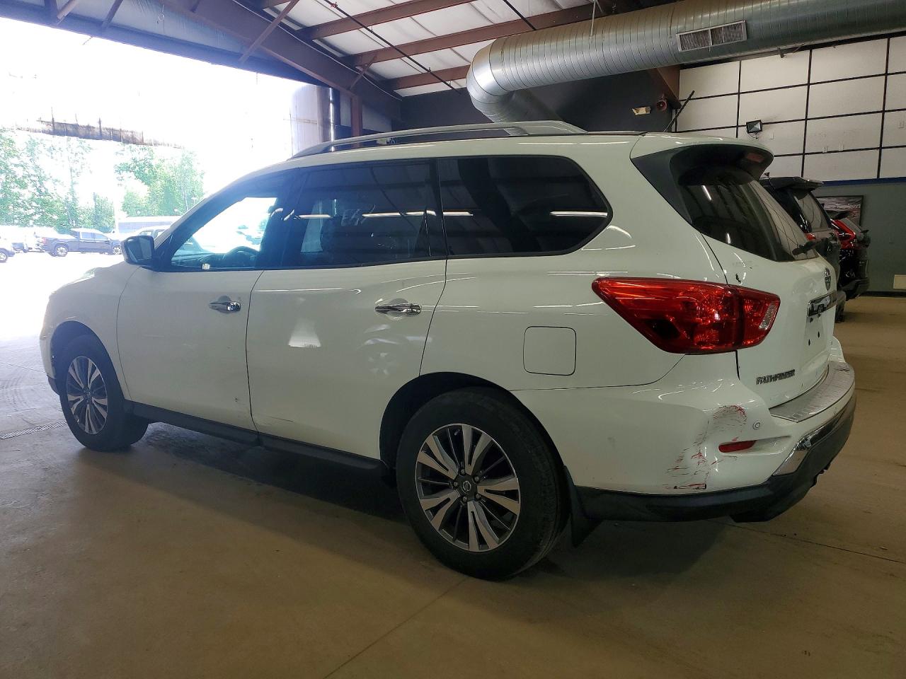 Nissan Pathfinder Sv