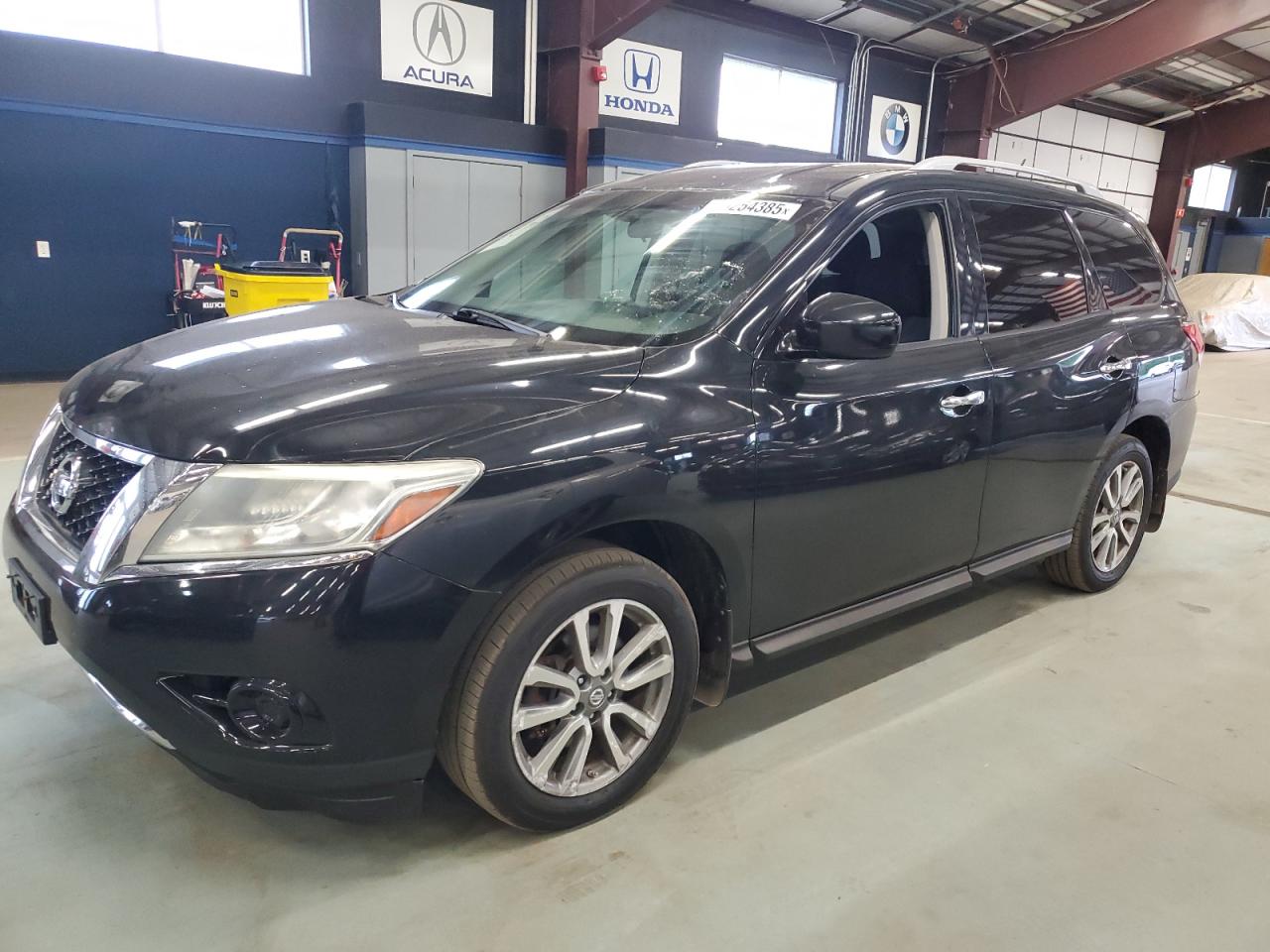 Salvage Nissan Pathfinder Image