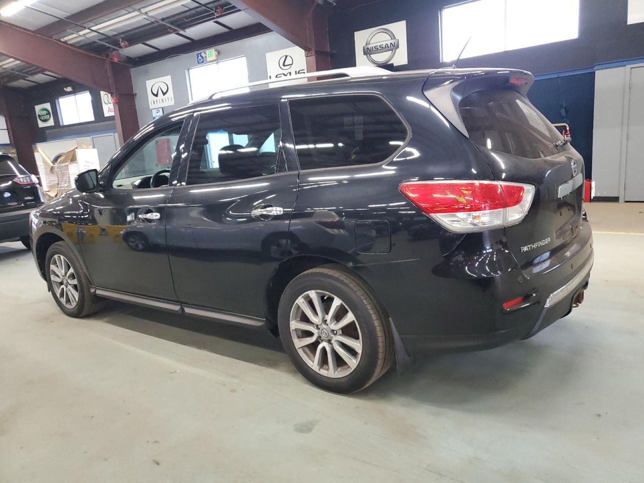 Nissan Pathfinder S