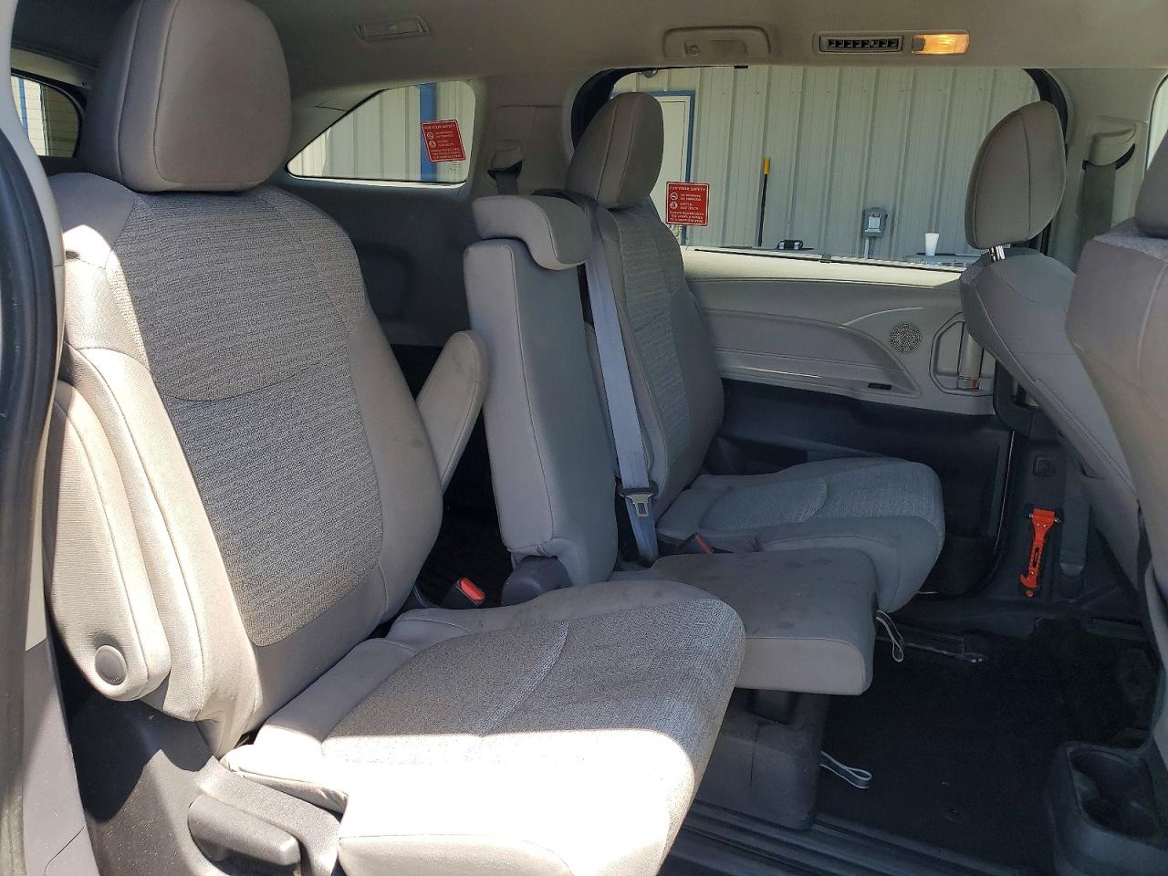 Toyota Sienna Le