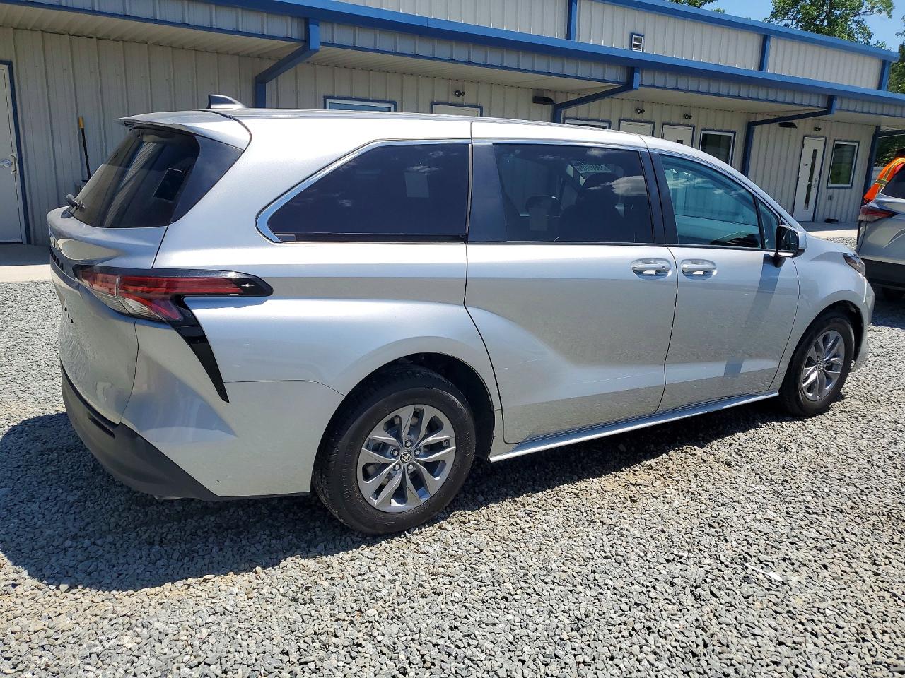 Toyota Sienna Le