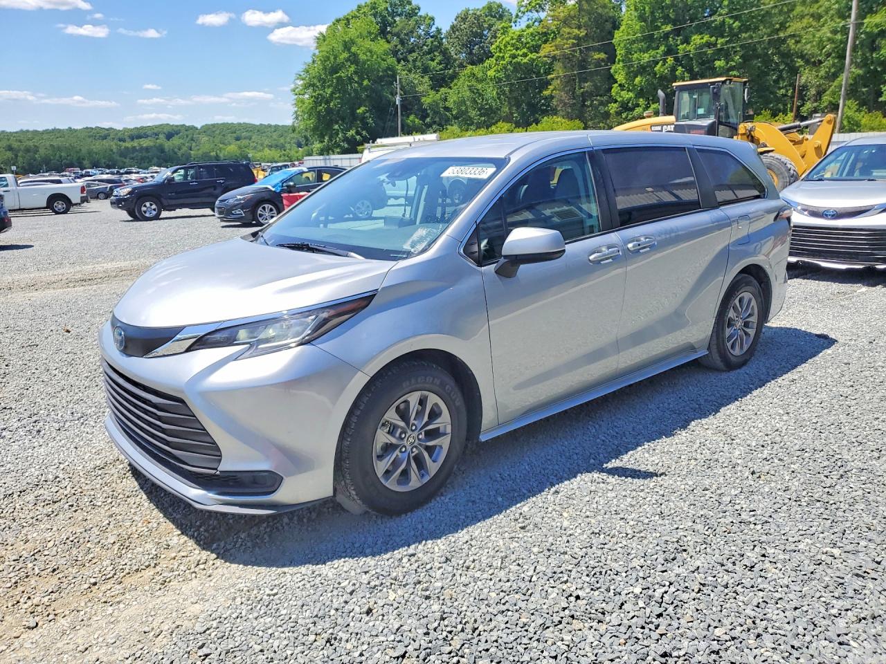 Salvage Toyota Sienna Image