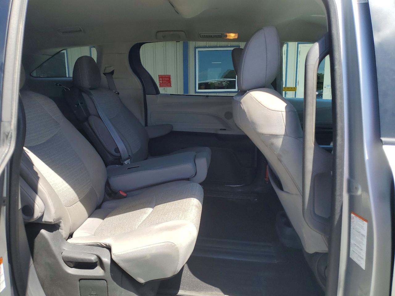 Toyota Sienna Le
