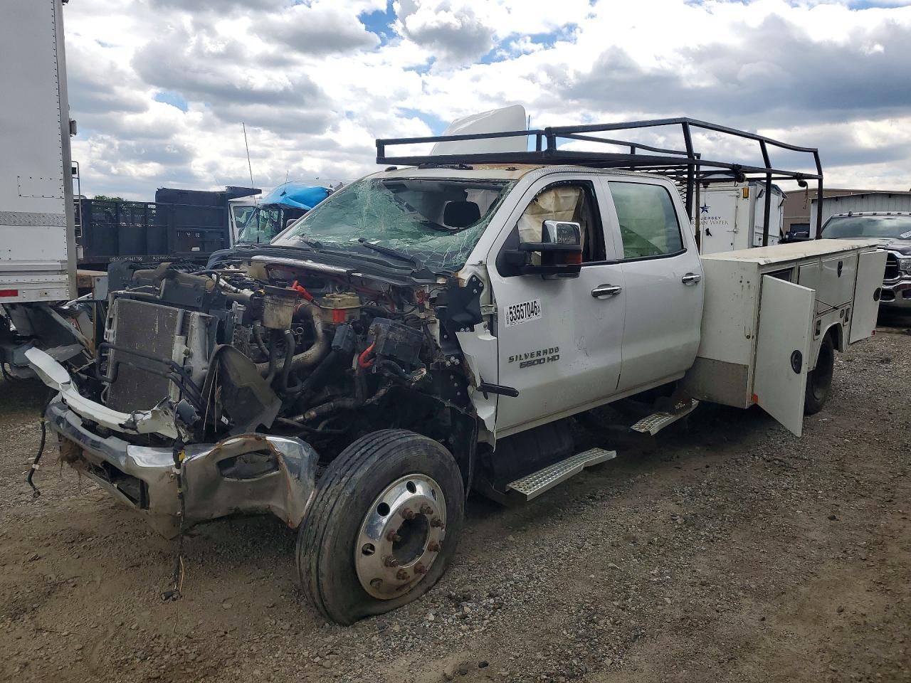 Salvage Chevrolet Silverado Image