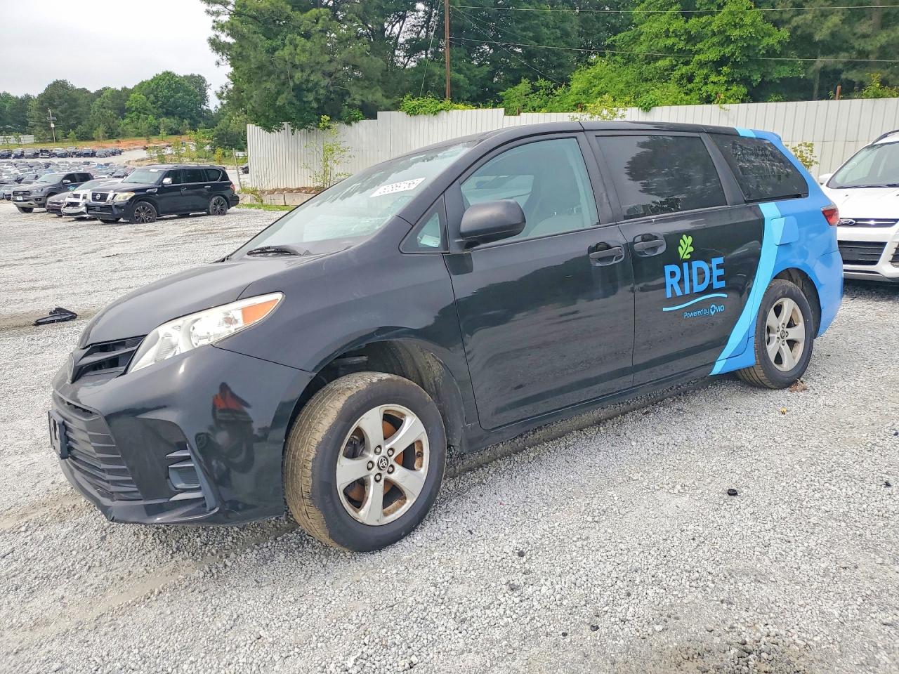 Salvage Toyota Sienna Image