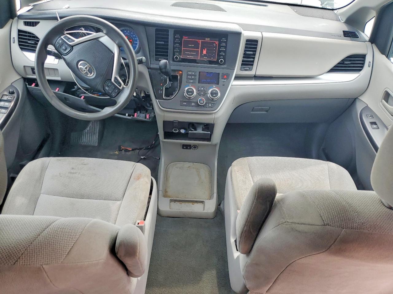 Toyota Sienna L