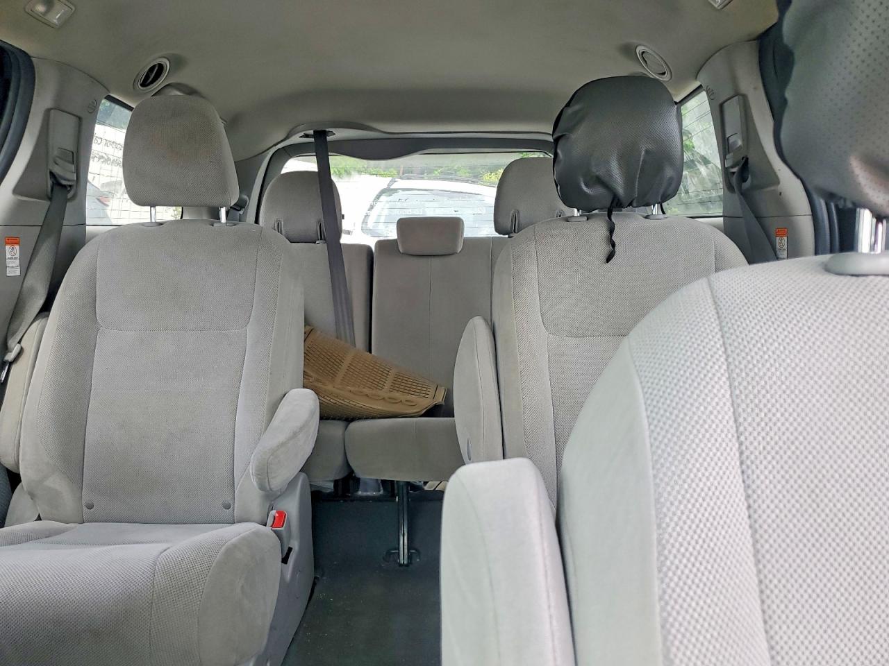 Toyota Sienna L