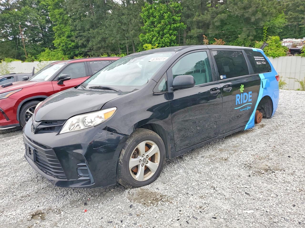 Salvage Toyota Sienna Image