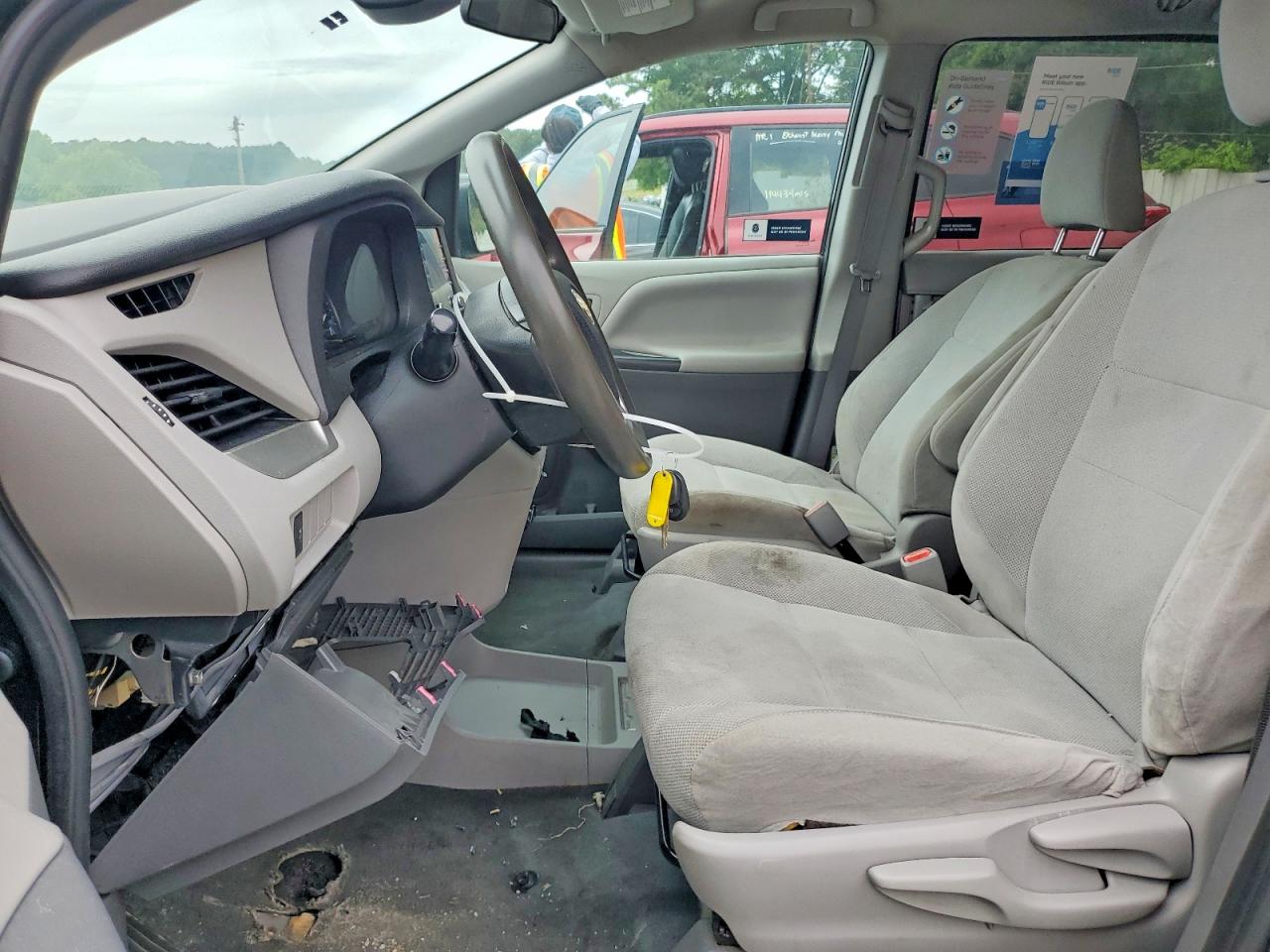 Toyota Sienna L