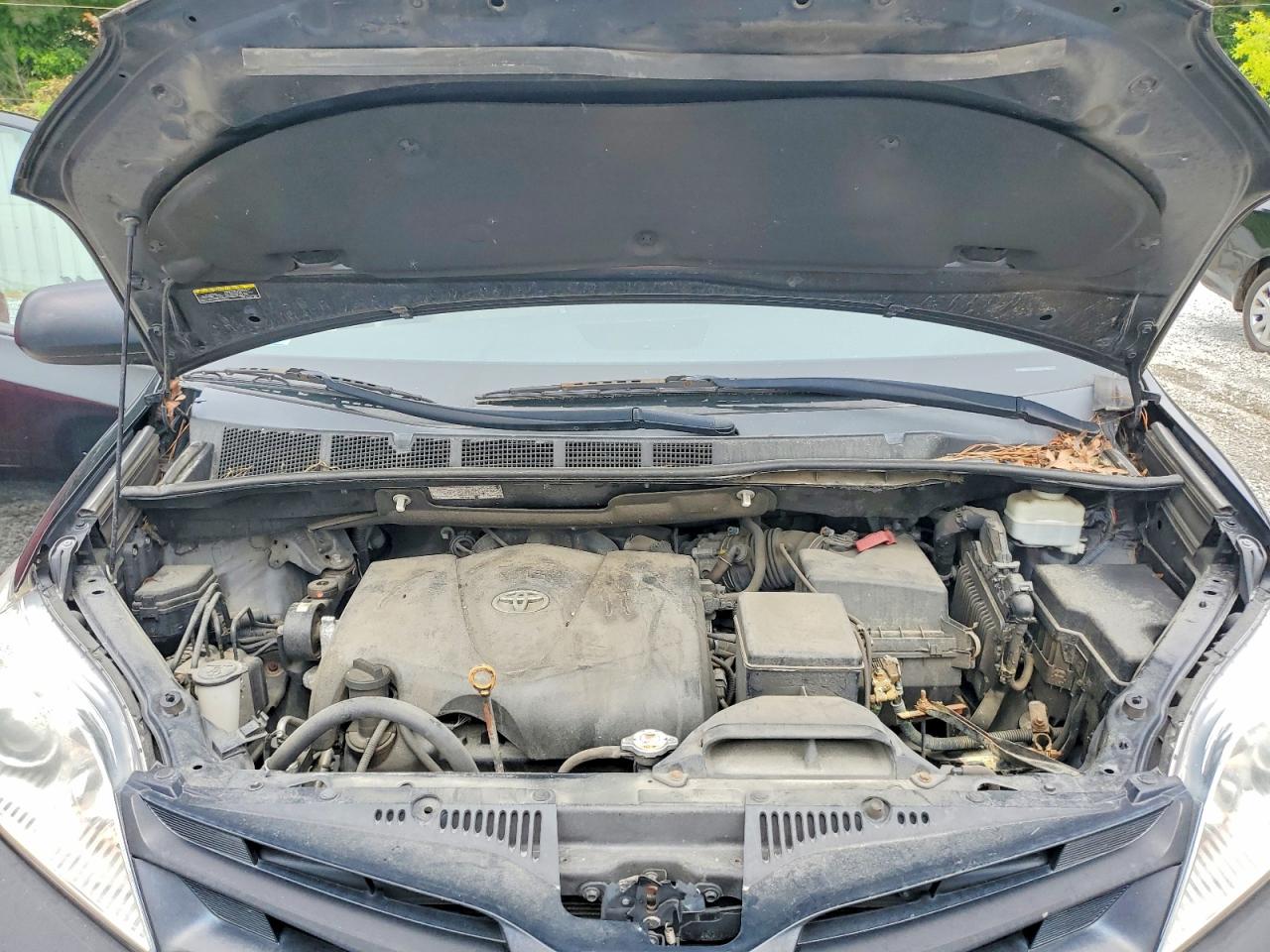 Toyota Sienna L