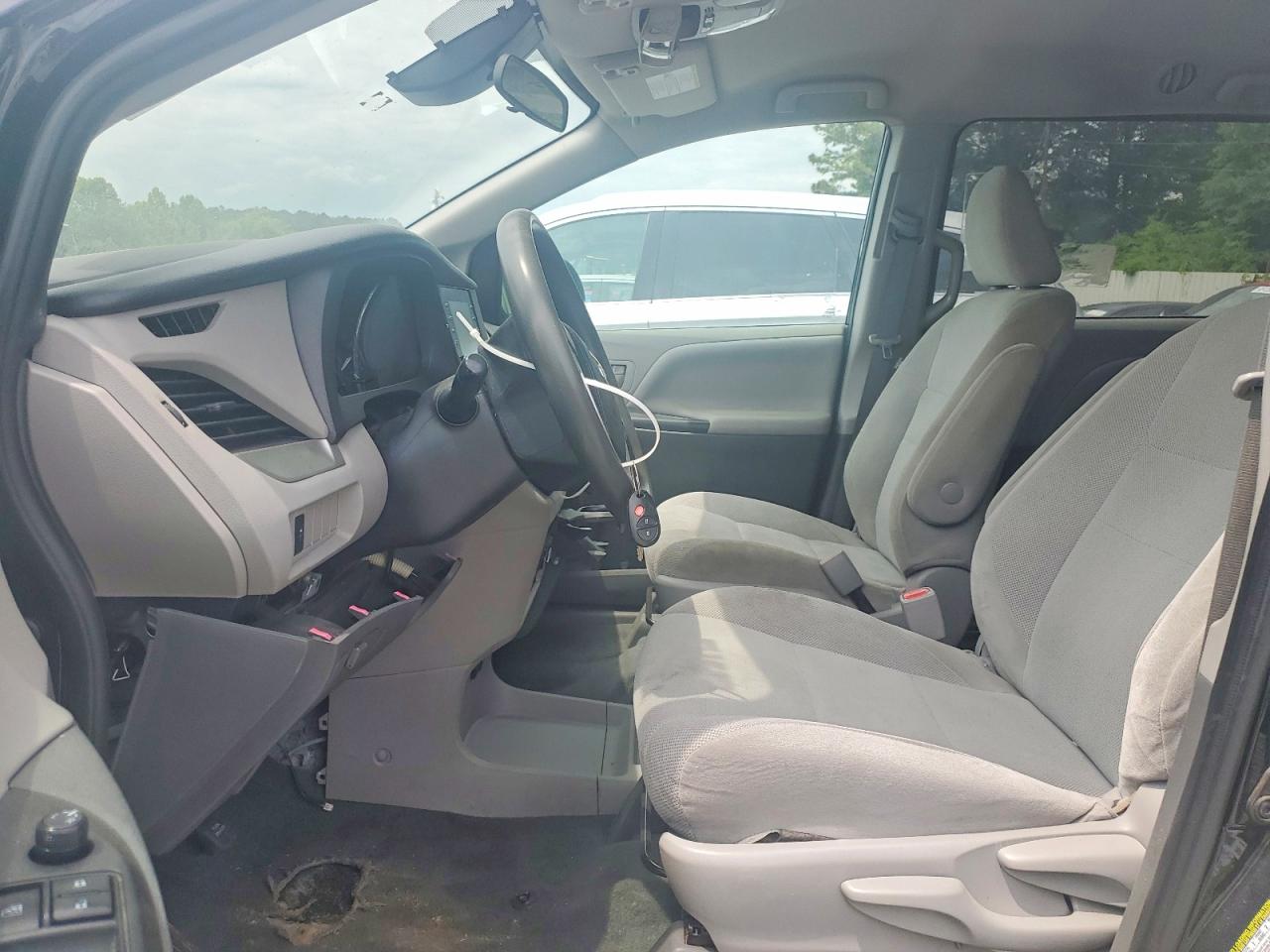 Toyota Sienna L