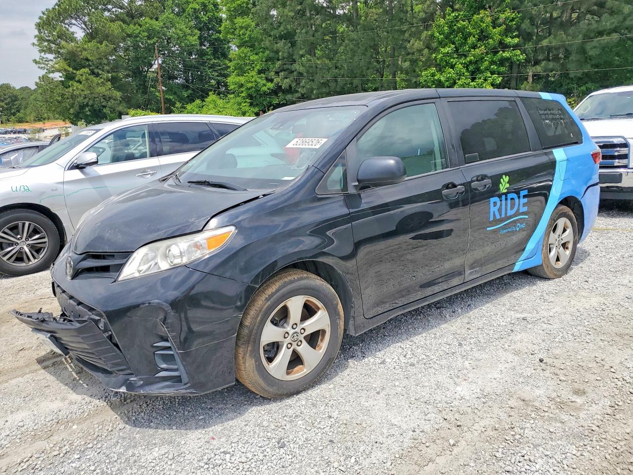 Salvage Toyota Sienna Image