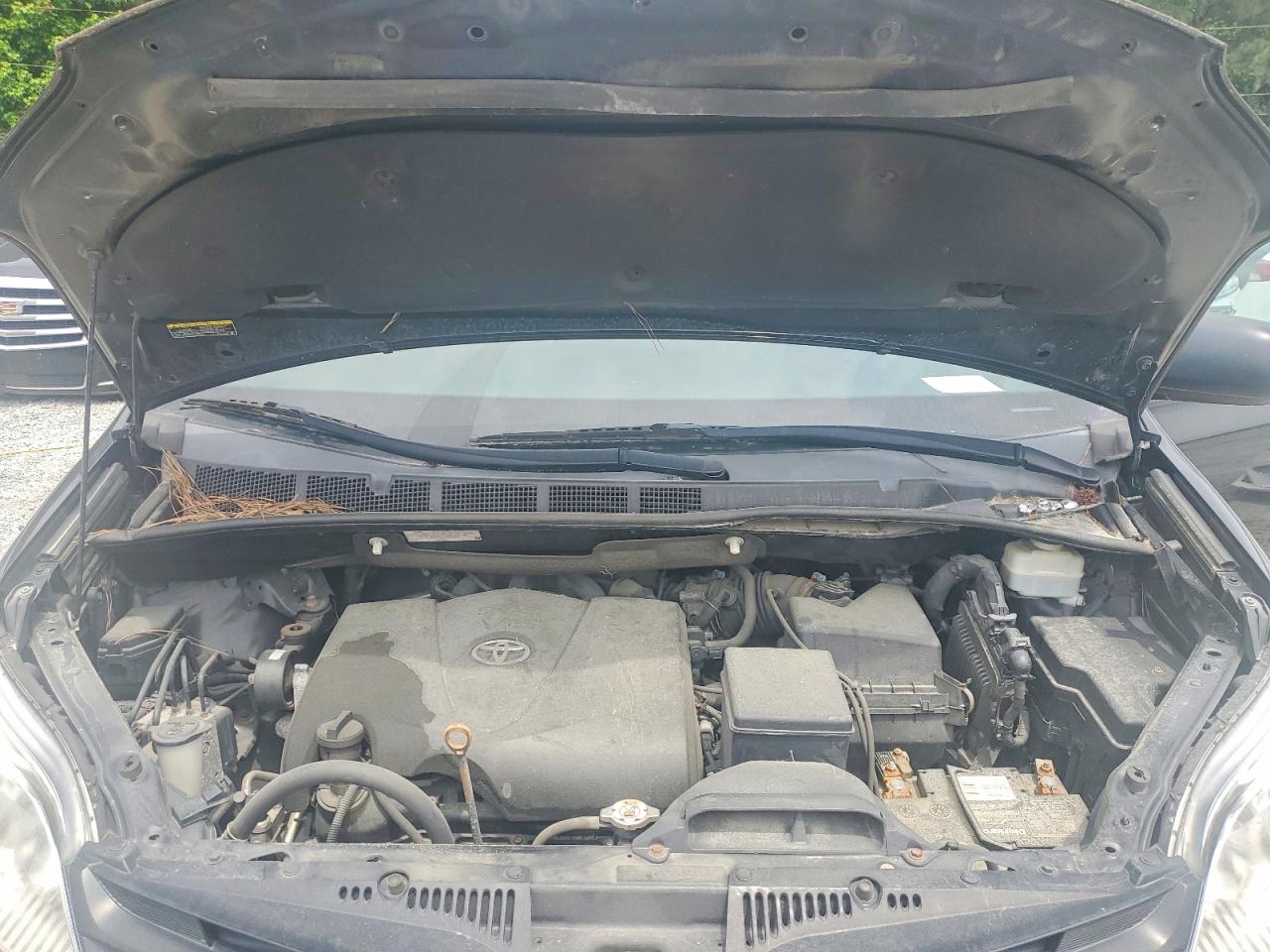 Toyota Sienna L